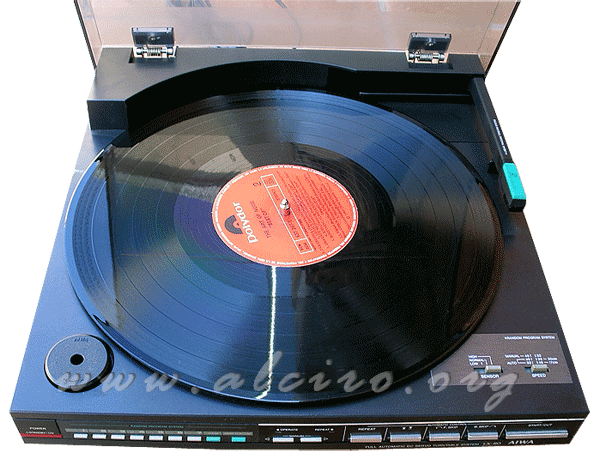 Tocadiscos (Phonograph) con disco de vinilo, el máximo exponente de la alta fidelidad en los sistemas analógicos
